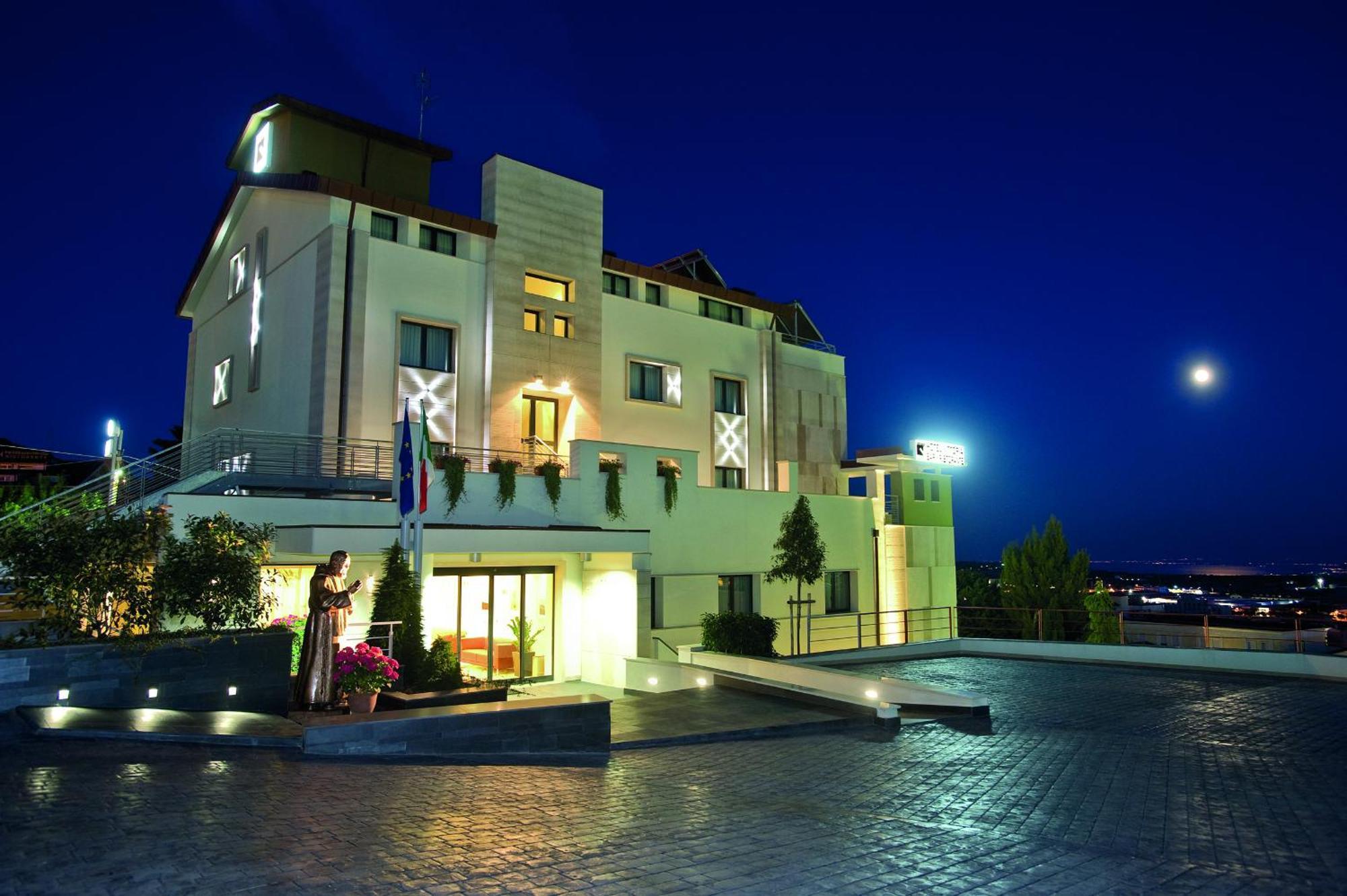 Hotel Vittoria San Giovanni Rotondo Exterior photo