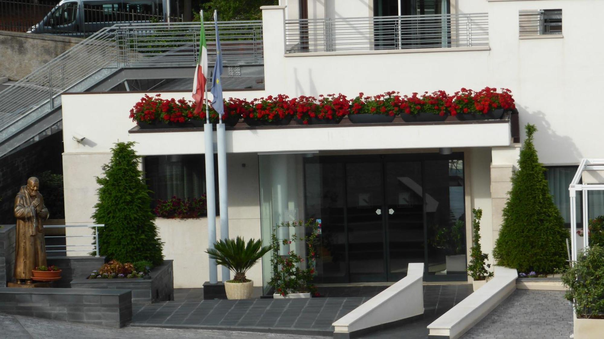 Hotel Vittoria San Giovanni Rotondo Exterior photo