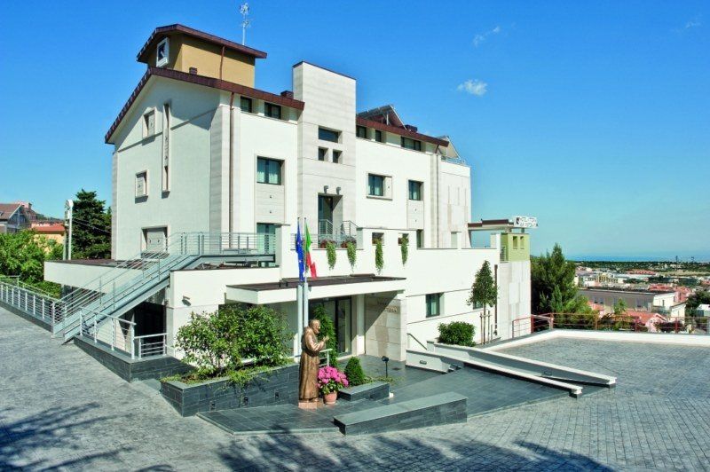 Hotel Vittoria San Giovanni Rotondo Exterior photo